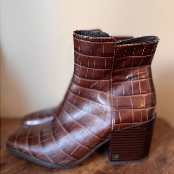 Same Edelman Cari Brown Embossed print Booties size 8.5 - Picture 3 of 12